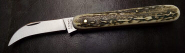Coltello Da Innesto Cervo Lama Curva In Acciaio Al Carbonio